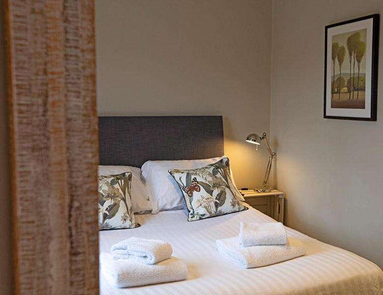 The Bell Inn Hotel リンドハースト エクステリア 写真