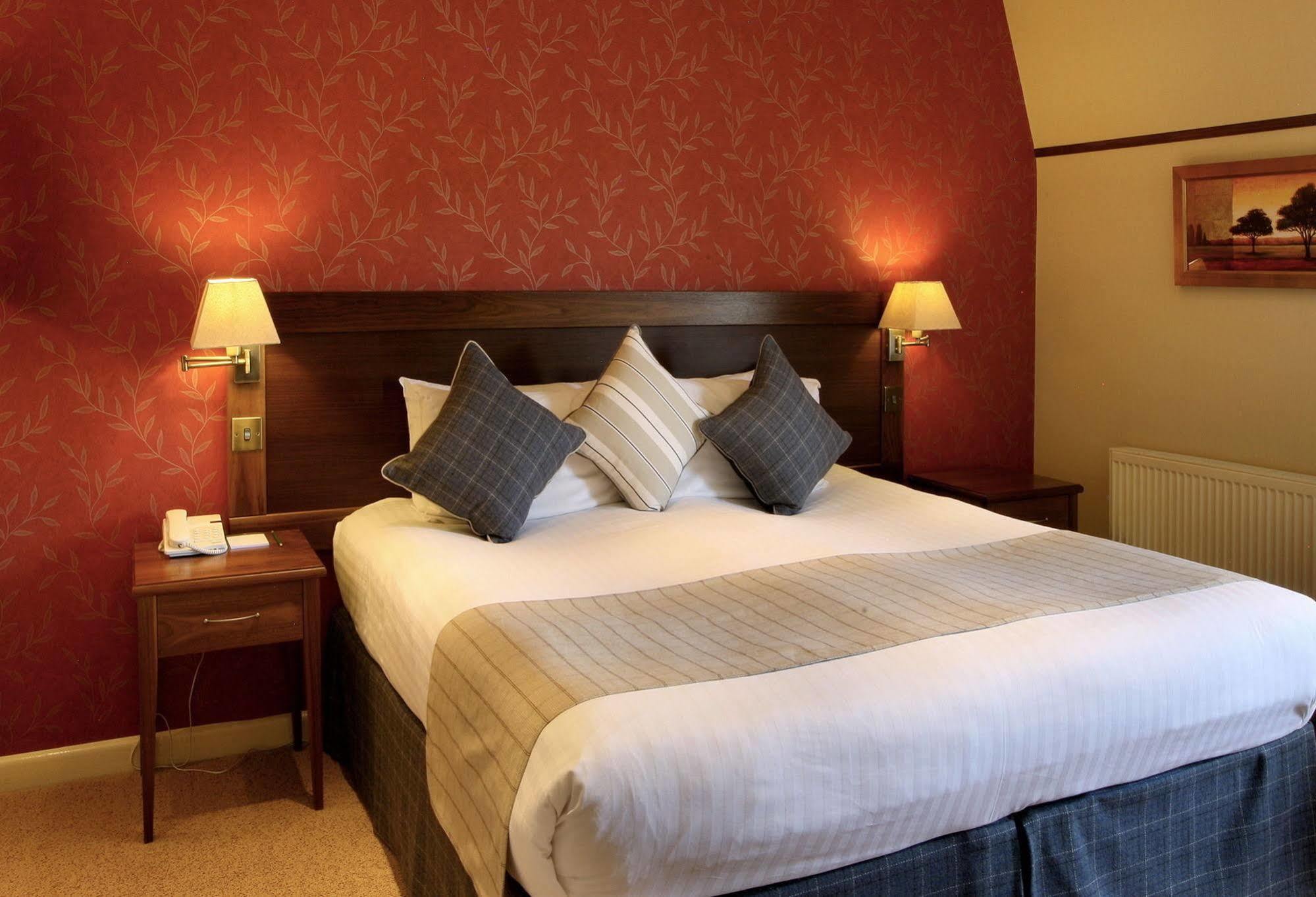The Bell Inn Hotel リンドハースト エクステリア 写真